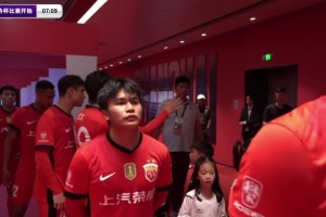 王楚淇：蒋光太可能是亚洲最顶级中后卫，唯一缺点就是出球差点