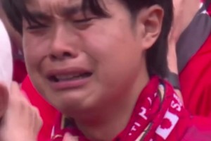 巨难受！球队遭国米逆转出局！浦和红钻球迷伤心痛哭落泪！
