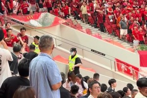 网友实拍：申花球迷是真的多，一进球，卧底全出来了