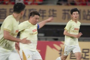 董方卓社媒：好久不踢大场草场了，不小心来了个帽子戏法