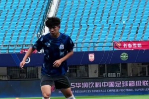 申花大战前气氛欢乐，马纳法乱舞，韩嘉文、阿马杜翻跟斗!