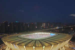 气势直接拉满！扬州VS苏州天空闪电不断