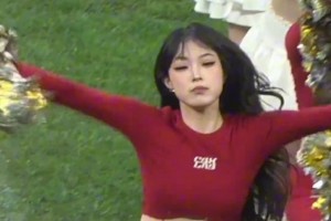 杨柳细腰❓️小姐姐：重生之我在苏超当啦啦队