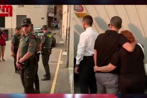 若塔家人和妻子在看完法医尸检后被门德斯搀扶离开，这打击太大了