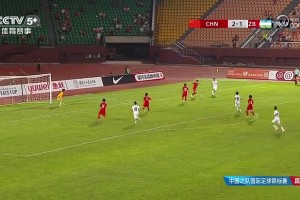 让乌兹别克主帅和球员很不满！U16国足禁区手球主裁示意不是点球