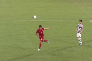 朱辰杰高难度离谱乌龙！上届东亚杯国足0-3完败韩国！
