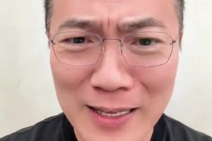黄健翔回忆儿时看“苏超”：2毛钱一张票，南京球迷喊话都听不懂
