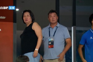中甲赛场，深圳补时读秒绝平被吹，疑似引发看台一名球迷强烈不满
