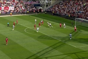 布拉德利破门后未庆祝，利物浦1-0领先
