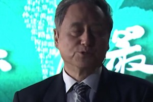 张路:足球是世界青少年最喜爱的运动，是人类创造的最好玩的游戏