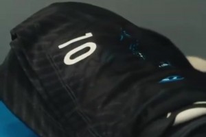 训练穿！球队为德布劳内准备10号训练服时，德布劳内连声说不！