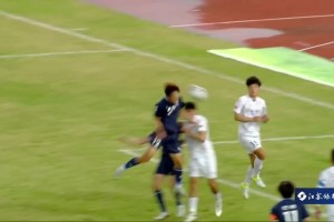 泰州队1-0领先了！刘俊伯泰山压顶式头球助球队领先