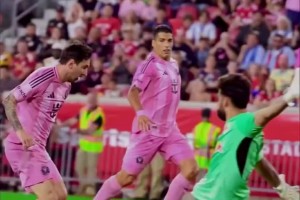 38岁梅西奔袭单刀晃过门将！这假动作太快了，不慢放根本看不清