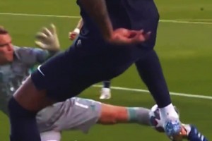 诺伊尔：听说你是世界第三人？我来会会你！