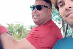 大罗和卡卡一起兜风！网友：这俩人通过金嗓子互相认识的