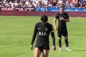 夏天何去何从？现场直拍：孙兴慜&本戴维斯场上交流！