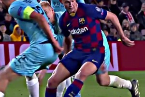 被压制在半场怎么办？巴萨：那就把球交给德容！