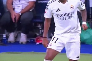 这停球太丝滑了！巴尔韦德大范围转移，罗德里戈直接将球卸在脚下