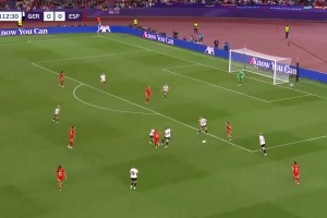 这就是金球小姐！邦马蒂漏球转身小角度射门制胜，助西班牙进决赛