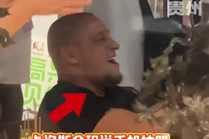 嘴角比AK都难压！卡洛斯醉在贵州高山流水仪式，全程举手机录像