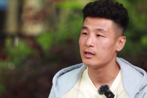 詹俊采访武磊09年龄段留洋潮，武磊：肯定比国内其他球员不一样