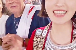 媒体人：保护好我方巴乔！巴乔到访贵州村超，球迷太热情了