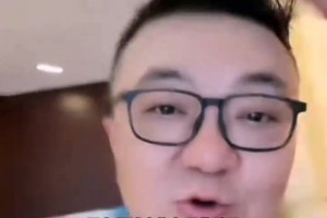 董路：邝兆镭也开始有工资了，现在足球小将有两个人有工资了