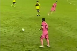 梅西让纳什维尔球员感受一下“看得到皮球，但碰不到皮球”的感觉