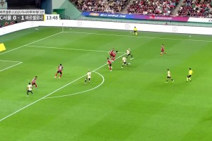 轻轻松松！亚马尔禁区外低射直入死角，巴萨2-0首尔