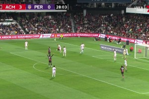 科莫托造点+勺子主罚命中，AC米兰4-0珀斯光荣