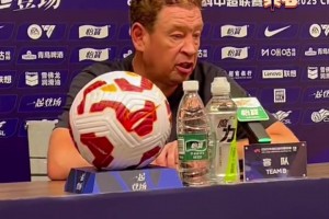 斯卢茨基:从0:3到4:4!申花队员们把拼搏精神发挥到了极致!