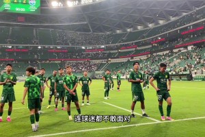 李磊担当啊！球迷看台怒喷塞蒂恩：那个老头都不敢过来，球员别来