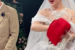 什么水平❓️曼联女球迷结婚，婚礼播放曼联队歌