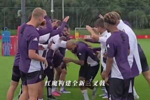 谁能防住这条锋线❓️曼联夏窗砸2.2亿，构建全新三叉戟