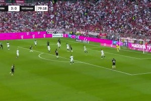 拜仁小将阿萨雷禁区内兜射破门！拜仁4-0领先热刺！