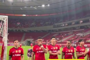 美妙的夜晚！李帅、王燊超收到礼物；颜骏凌将球衣送给小球迷
