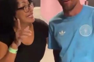 全民偶像！被大妈“抓住”的梅西！和蔼可亲的球王！