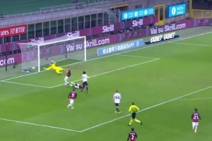 太写意了！C罗长途奔袭后的这脚传球，看似轻松却尽显功力！