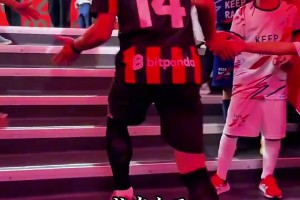 眼里满满都是爱！莫德里奇首秀圣西罗