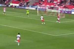 球场上的脑溢血时刻！咱就是说，不行就开大脚吧！