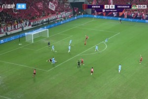 不是点球！费利佩禁区倒地，裁判&VAR均判定先铲到球