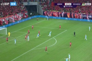 争议！钟义浩争抢时碰倒元敏诚被吹，这是犯规还是合理冲撞？