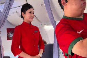 这待遇！河南球迷包机去成都，空乘广播：今晚我们同捍卫，共战斗