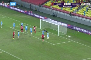 神扑！韦世豪头球威胁十足，门将王国明单掌挑出