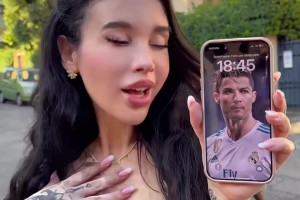 外国美女表白C罗：是时候让我成为他第二个老婆了，他荣登富豪榜