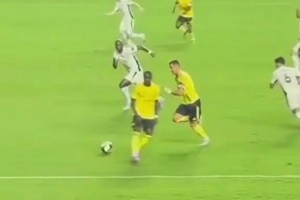 他还是那个单车少年！球迷视角看C罗踩单车过掉对手！