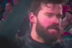 压力太大了！当年皇马对阵利物浦，两位顶级门将都出现了巨大失误