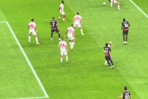 不老传奇！球迷视角看：39岁的莫德里奇在禁区内戏耍防守球员！