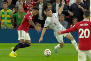 戏耍！桑乔在曼联打进的最精彩一球！