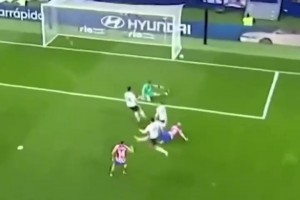 惊艳！格列兹曼连停带过，上演极致丝滑进球！